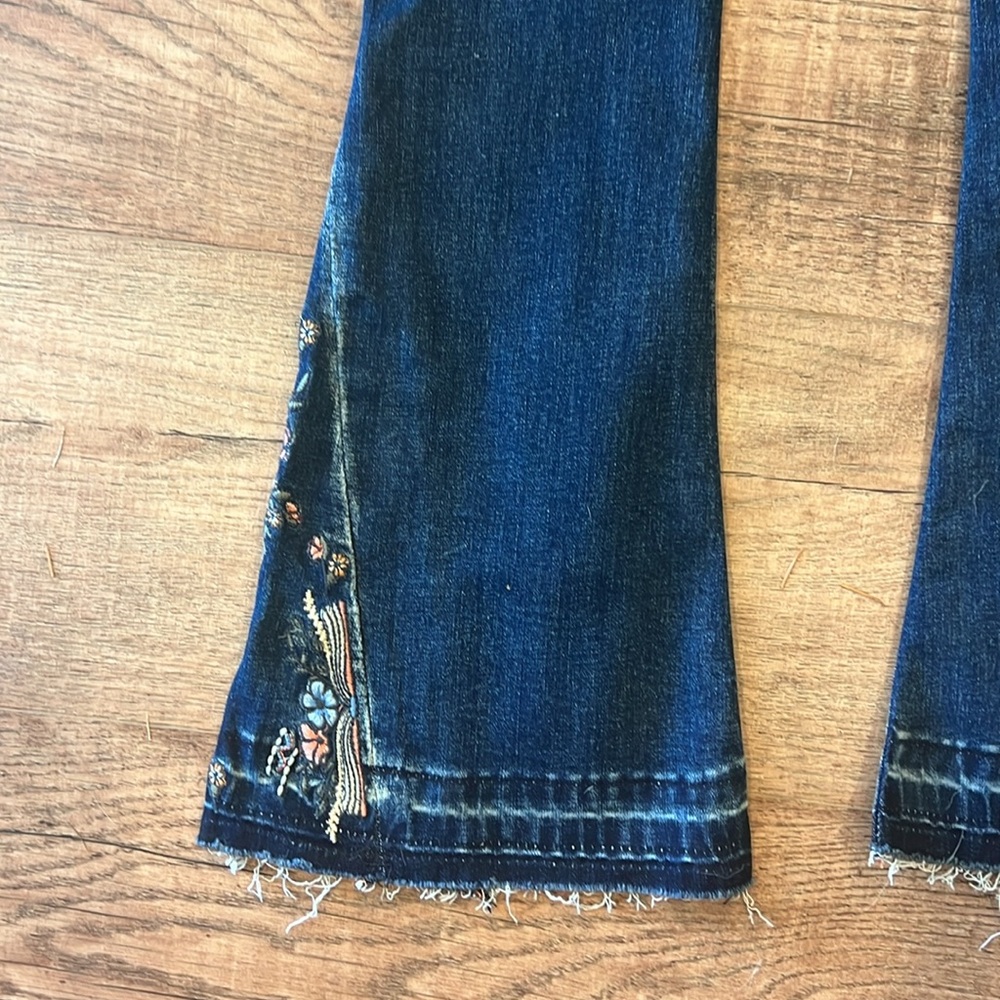 GRACE IN LA | Butterflies/floral embroidery raw hem flare jeans #GL-61881 - Picture 5 of 8